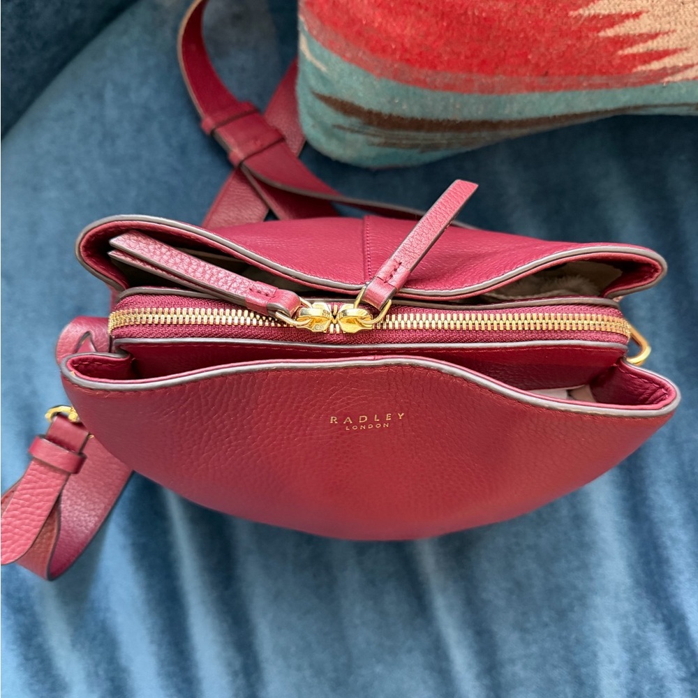 Radley London Burgundy Leather Dukes Place Medium Compartment Bucket Bag - Picture 4 of 10